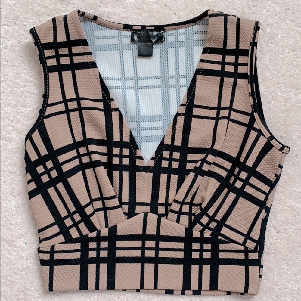 Sirens V Neck Crop Top